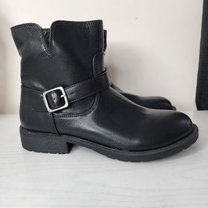 NWOT Girls Cat And Jack Combat Style Boots